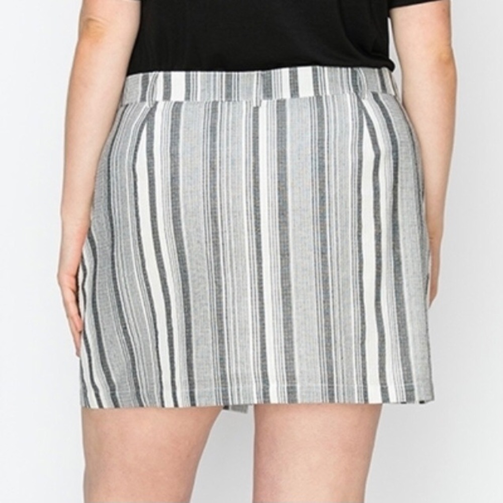 Button-Front Mini Skirt - Picture 2 of 5